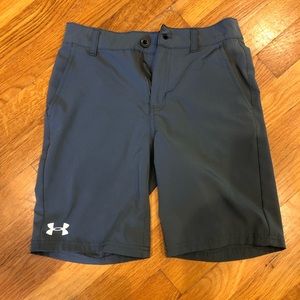 Under armour boys size 8 shorts polyester 2 pockets front and one back.